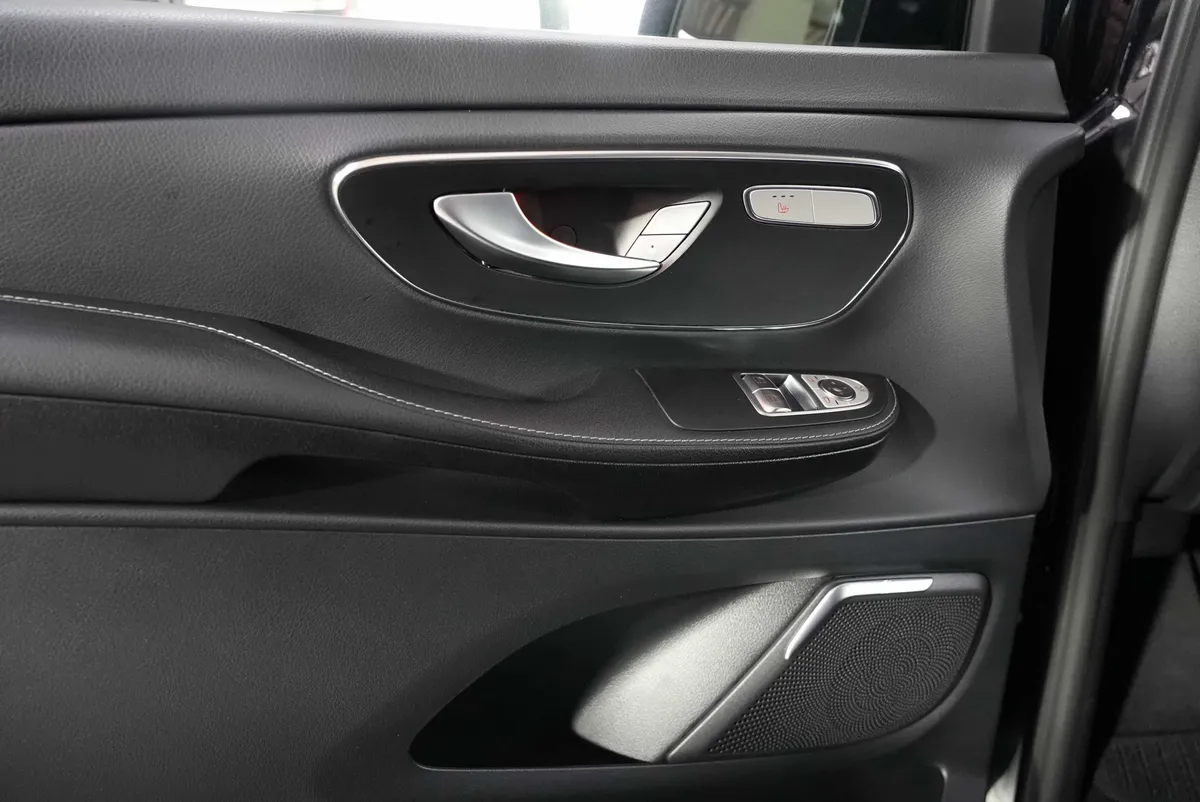 Mercedes-Benz V 220d Avantgarde Edition 4MATIC lang - Image 10