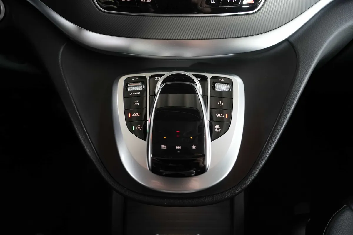 Mercedes-Benz V 220d Avantgarde Edition 4MATIC lang - Image 23