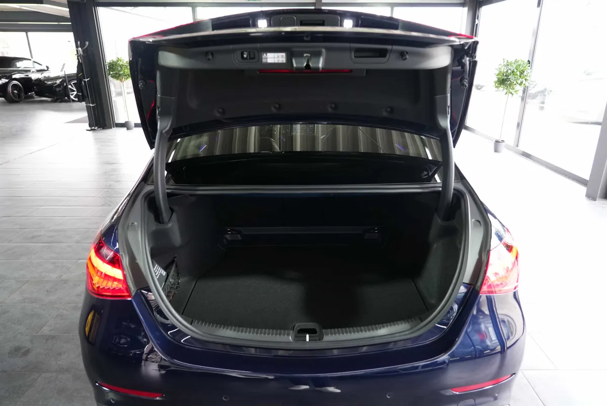 Mercedes-Benz C 300 AMG Line - Image 13