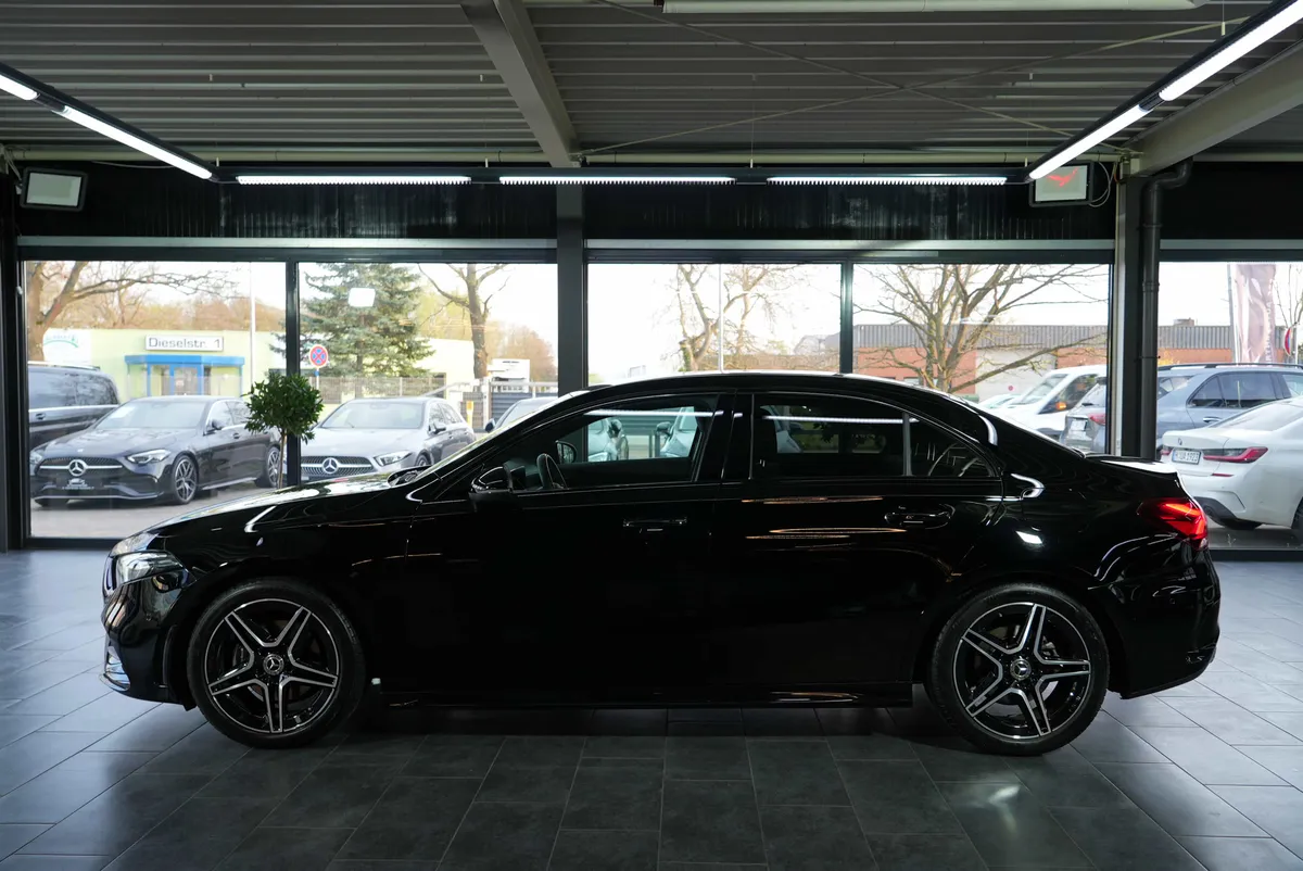Mercedes-Benz A 200 Limousine AMG Line - Image 2
