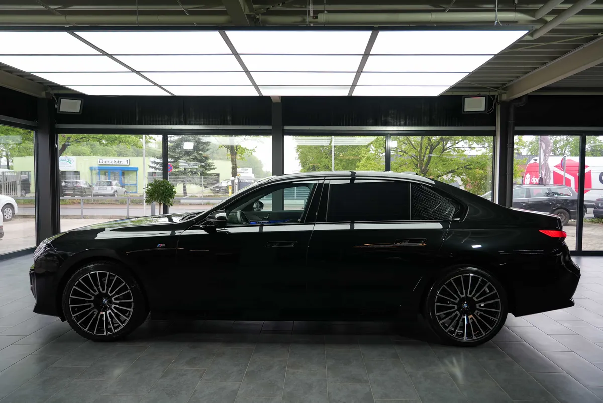 BMW 740 d xDrive M Sport - Image 2