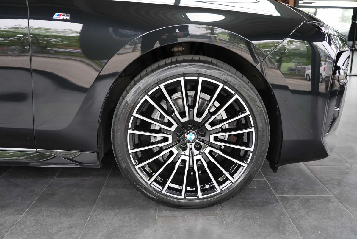 BMW 740 d xDrive M Sport - Image 8