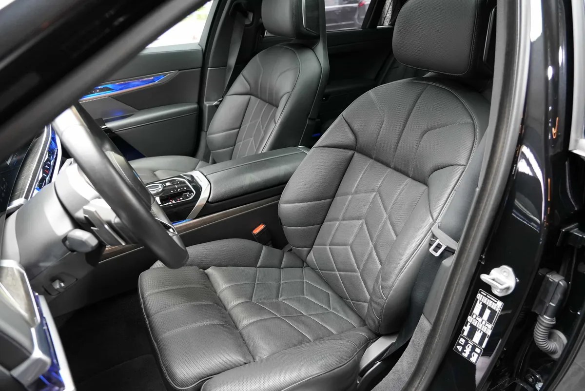 BMW 740 d xDrive M Sport - Image 11