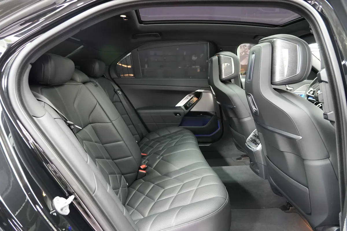 BMW 740 d xDrive M Sport - Image 15