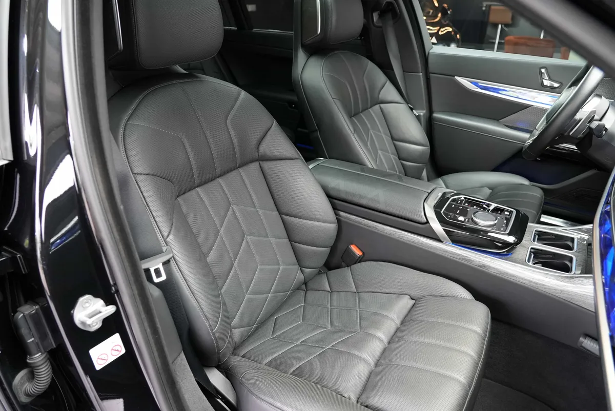 BMW 740 d xDrive M Sport - Image 16