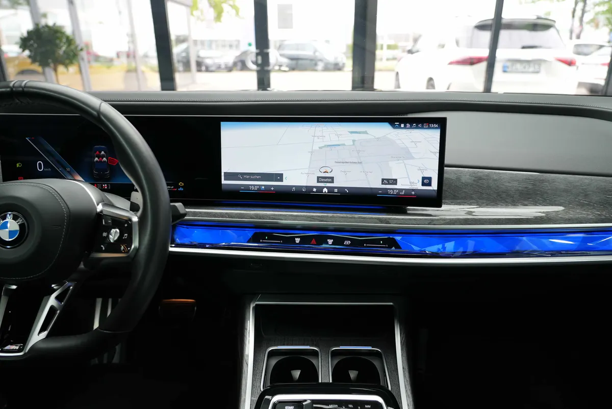 BMW 740 d xDrive M Sport - Image 21