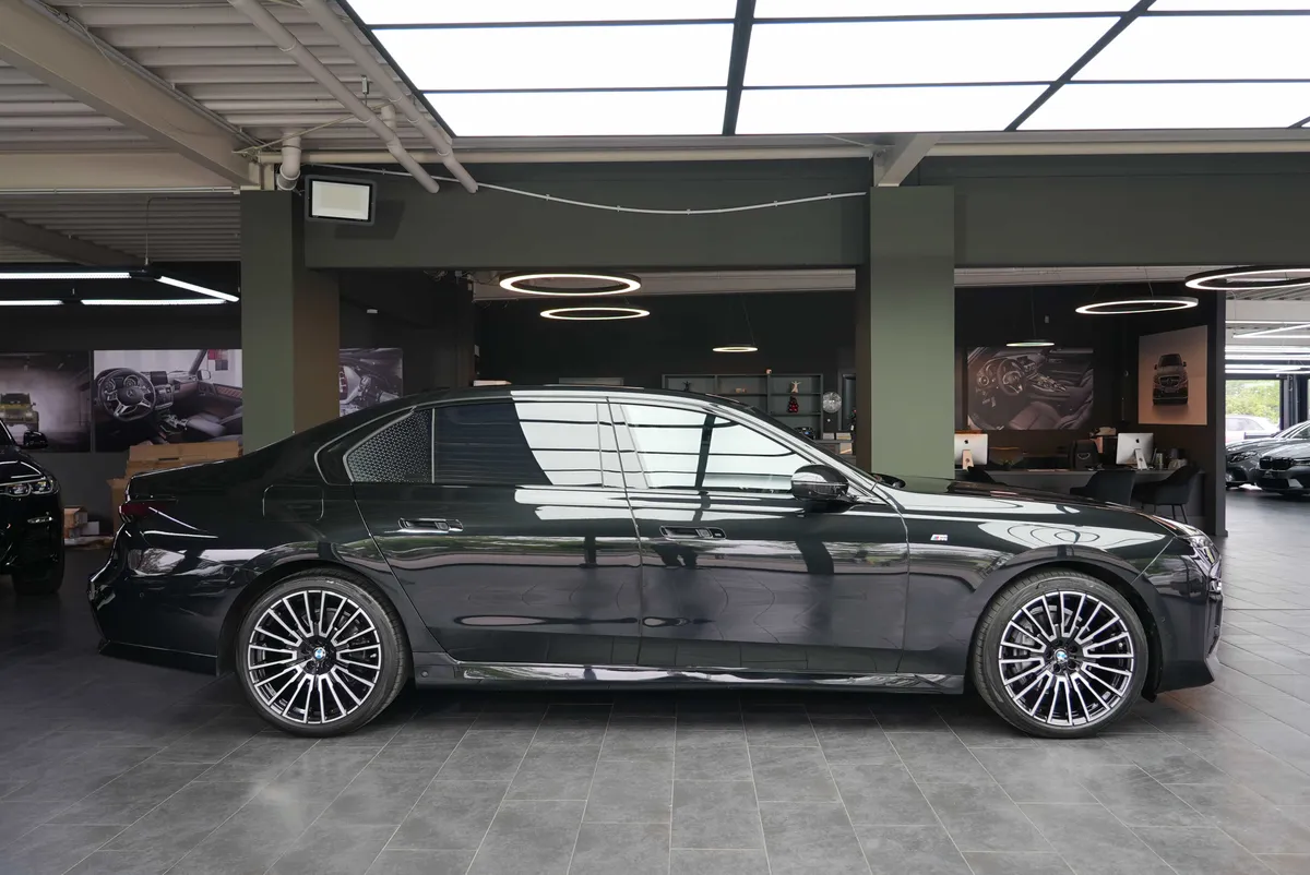 BMW 740 d xDrive M Sport - Image 28