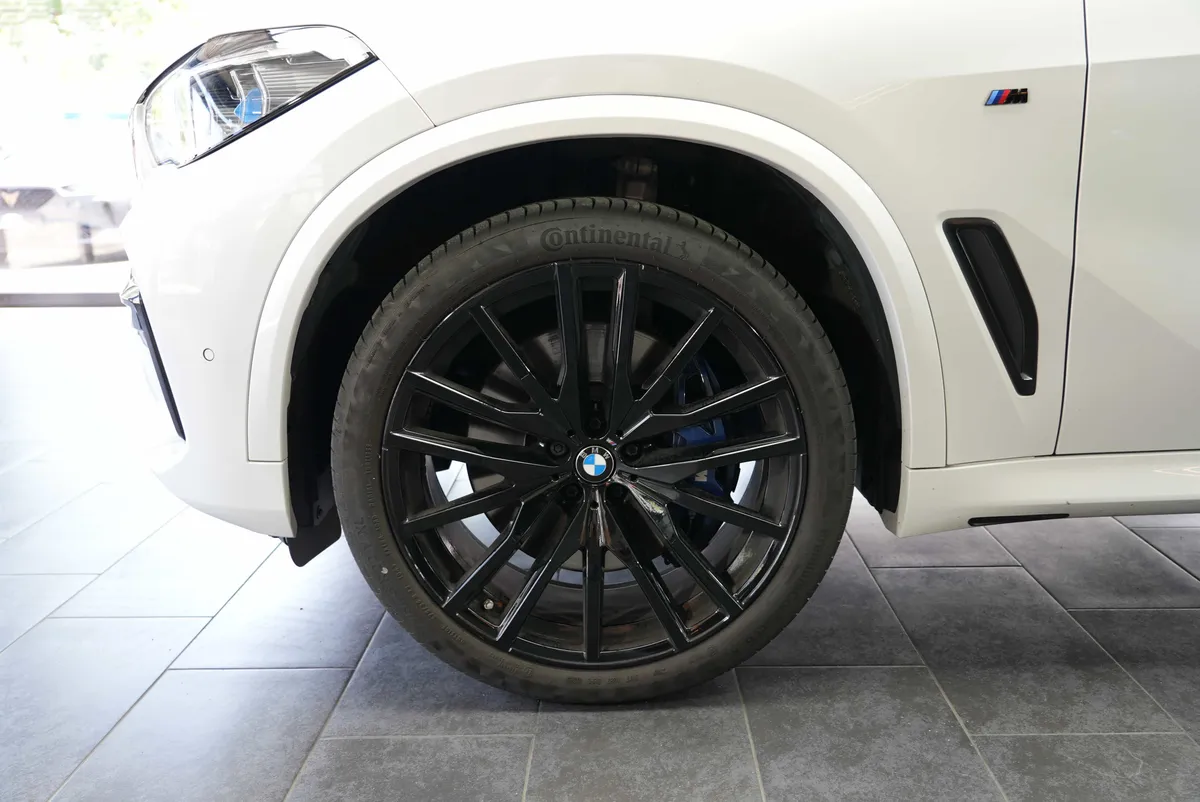 BMW X5 M50i - Image 3
