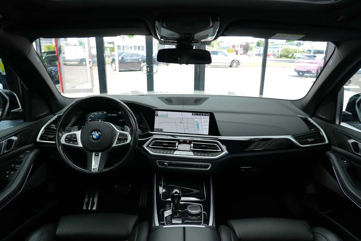 BMW X5 M50i - Image 18