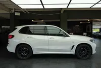 BMW X5 M50i - Image 25