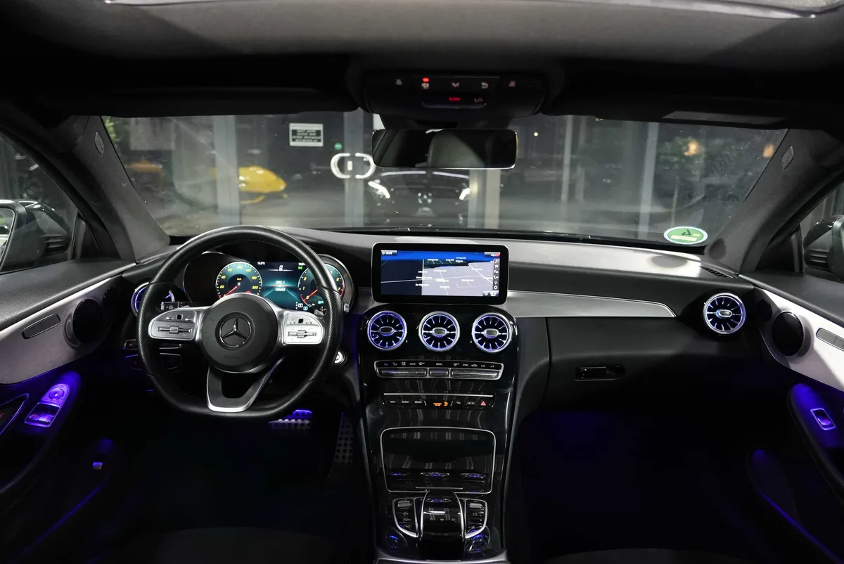 Mercedes-Benz C 300 Coupé AMG Line - Image 16