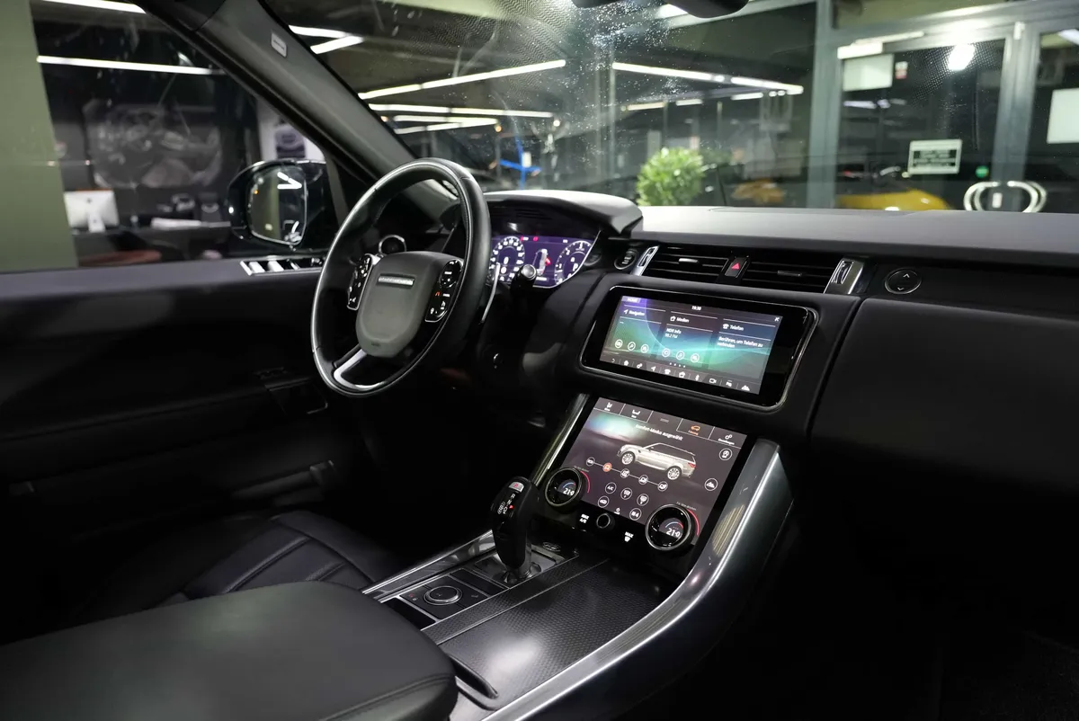 Land Rover Range Rover Sport HSE Dynamic D300 - Image 17