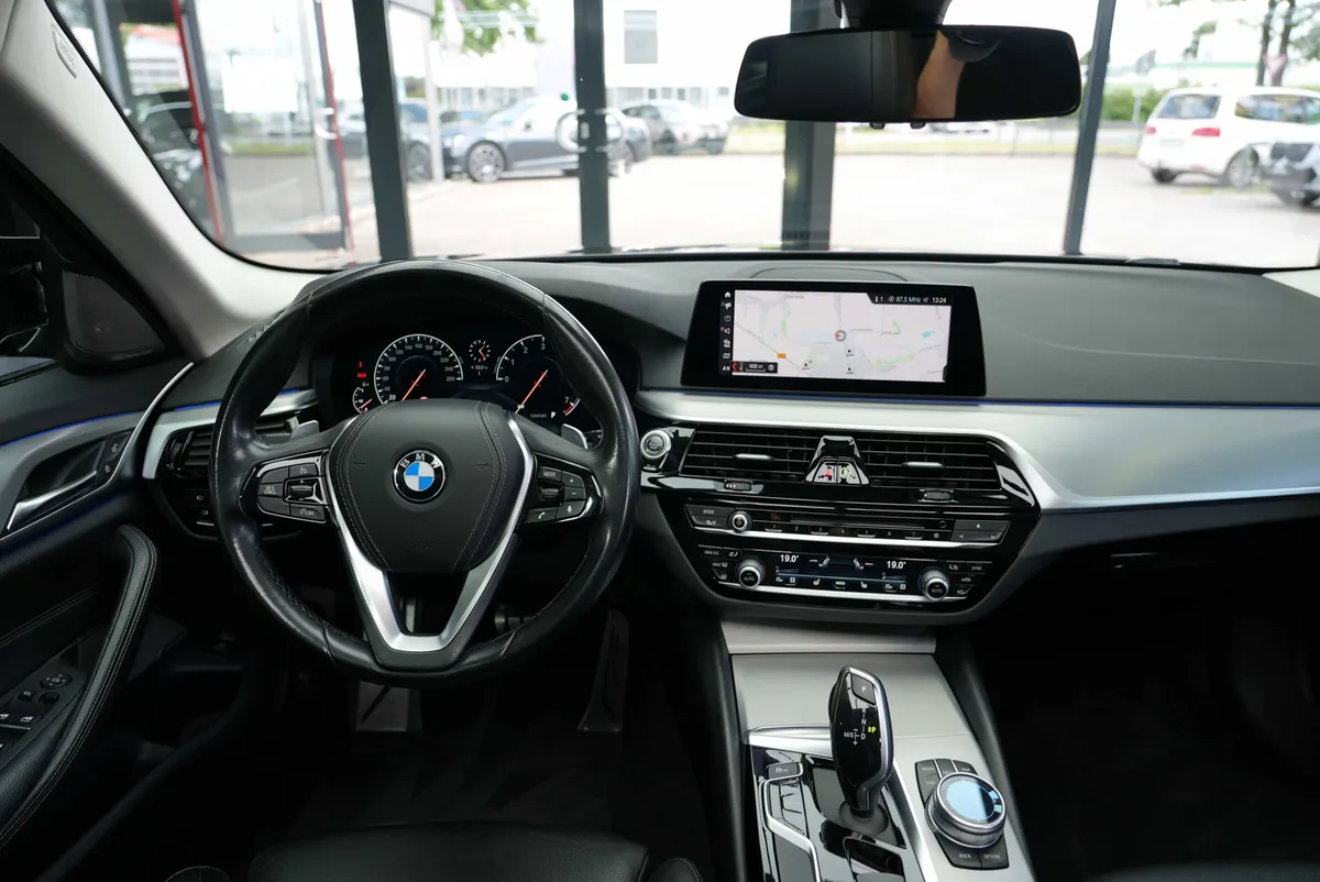 BMW 540i xDrive Touring Sport Line - Image 18