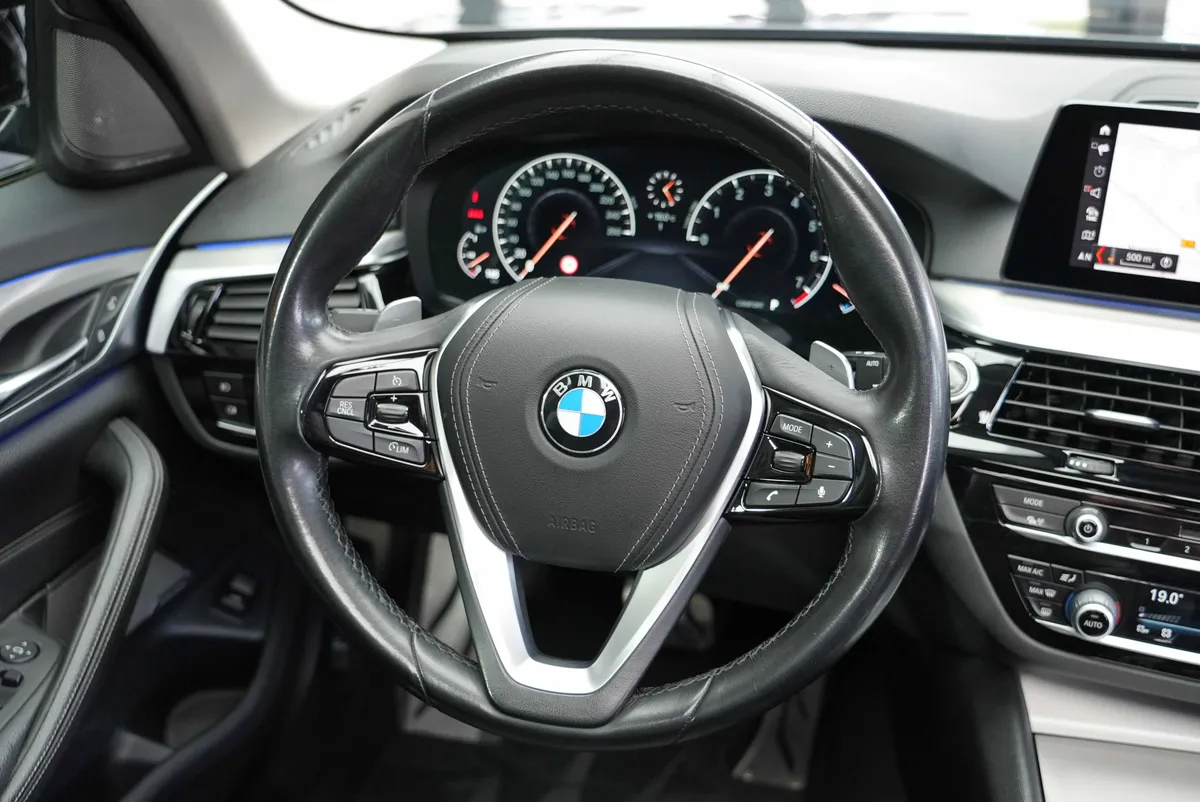 BMW 540i xDrive Touring Sport Line - Image 19