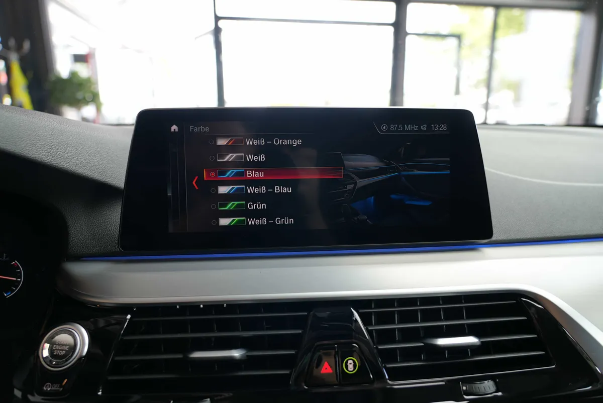 BMW 540i xDrive Touring Sport Line - Image 24